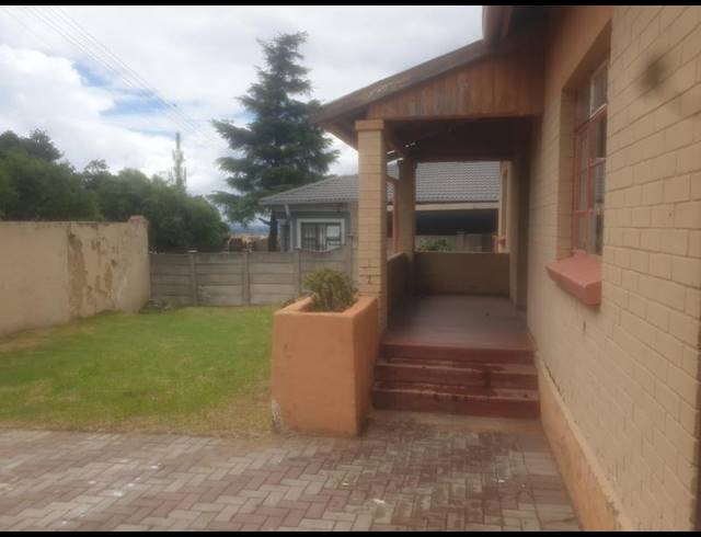 2 BEDROOM HOUSE FOR SALE IN SOUTH HILLS